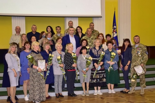 Віталій Кличко вручив Подяки українським захисникам, дружинам загиблих Героїв та матері одного із киян-воїнів, полеглого в зоні АТО.